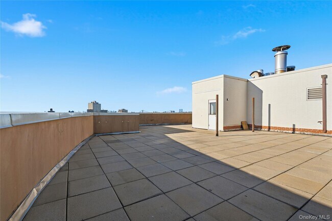 Building Photo - 3220 Arlington Ave