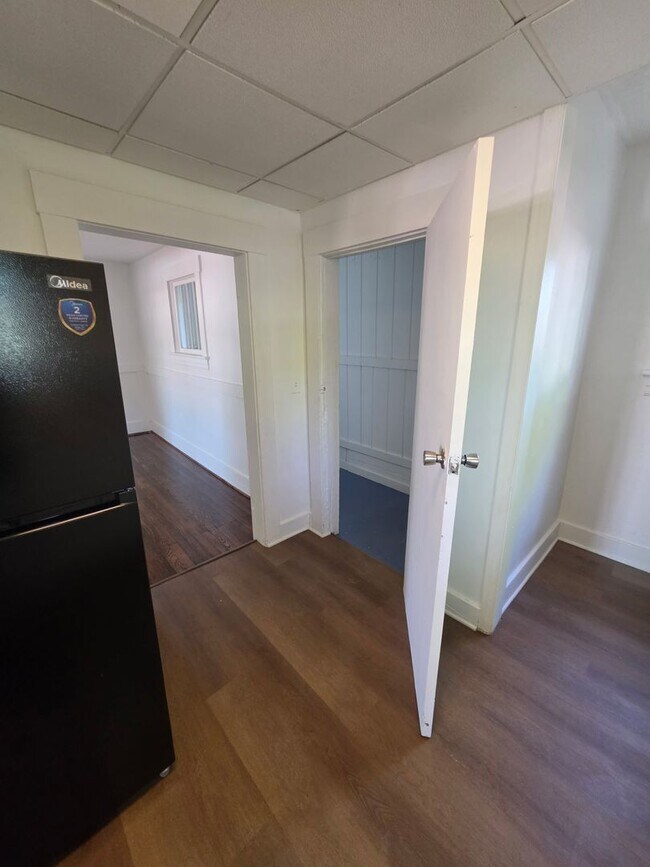 Building Photo - 3 br 1 bath house