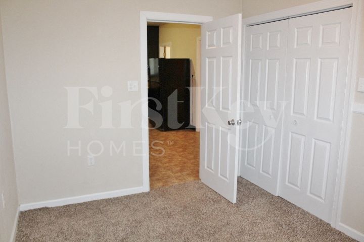 Building Photo - 304 E 4th St