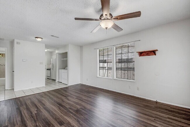 Building Photo - 4806 Russet Hill Dr