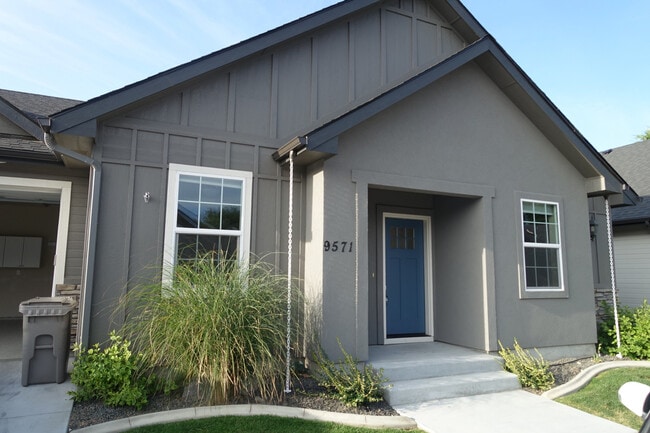 Primary Photo - 3-Bedroom Home in Very Private Quiet Setting