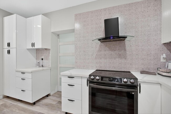 Building Photo - 11910 Glenmore Dr