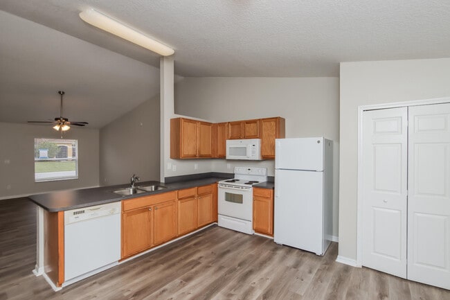 Building Photo - 1306 Alcazar St SE