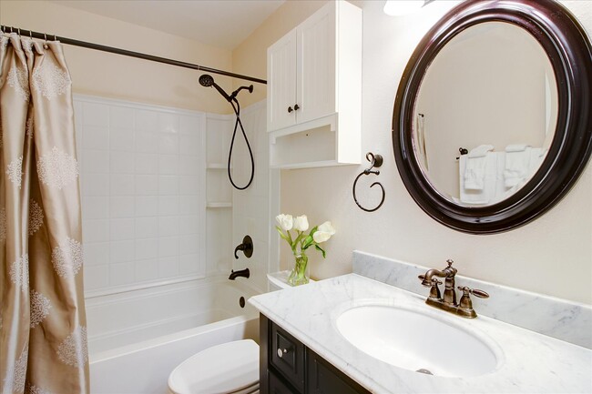 Building Photo - 1398 Meadow Ridge Cir
