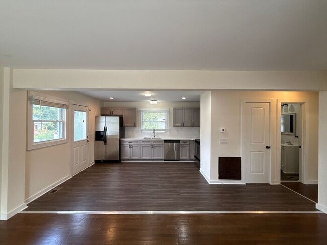Building Photo - T.R. Lawing Realty Property
