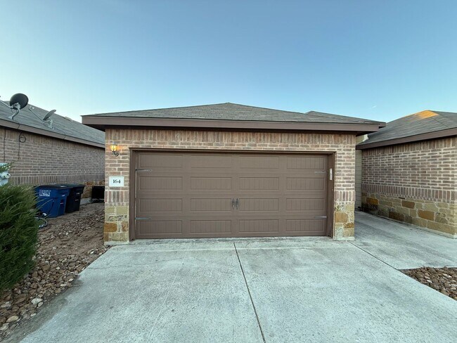 Primary Photo - Modern 3bd 2ba Duplex in Prime Location