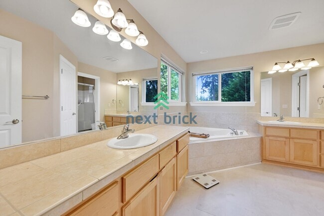 Building Photo - 4 BED & 3 BATH SINGLE FAMILY HOUSE FOR RENT