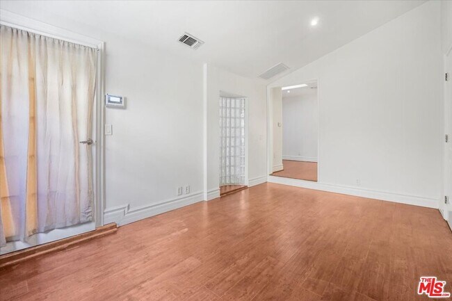 Building Photo - 114 S Layton Dr