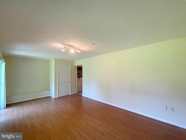 Building Photo - 48344 Long Ln