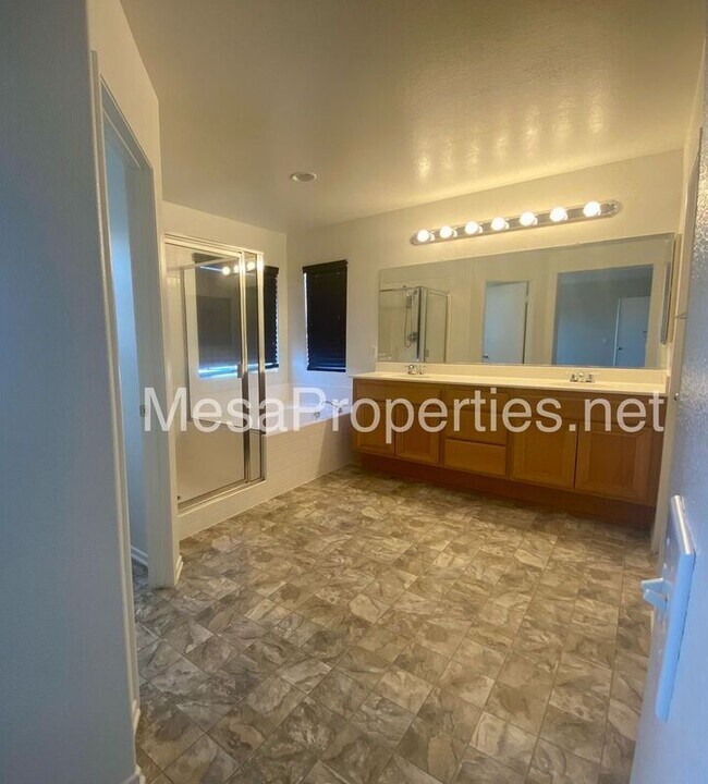 Building Photo - 13323 Somerset St