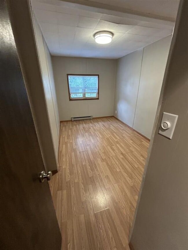 Building Photo - Two Bedroom One Bathroom House for Rent with Large Yard