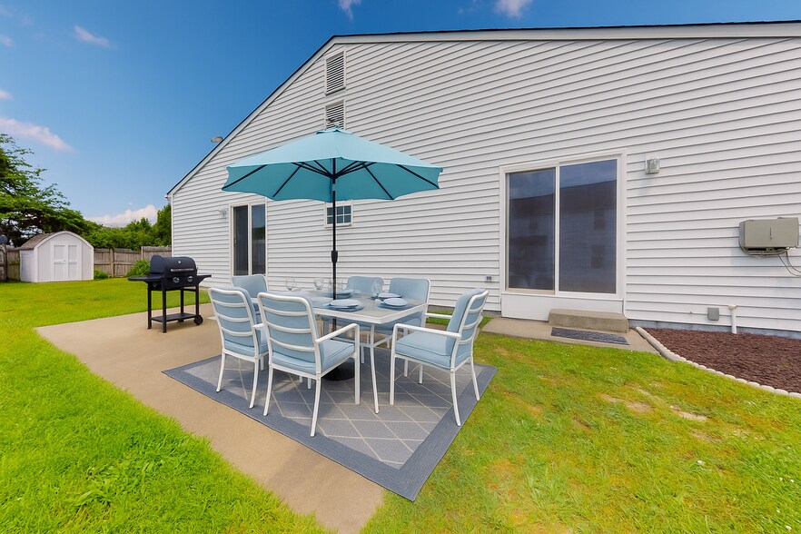 Outdoor Patio - 2006 Bookbinder Ct
