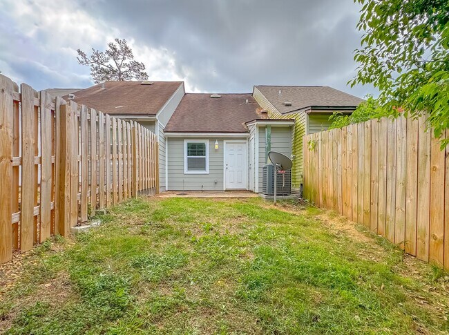 Building Photo - MODERN! Walk to FSU 2/2 w/ Marble Counters, Stainless Steel Appliances, & Privacy Fenced Yard! Av...