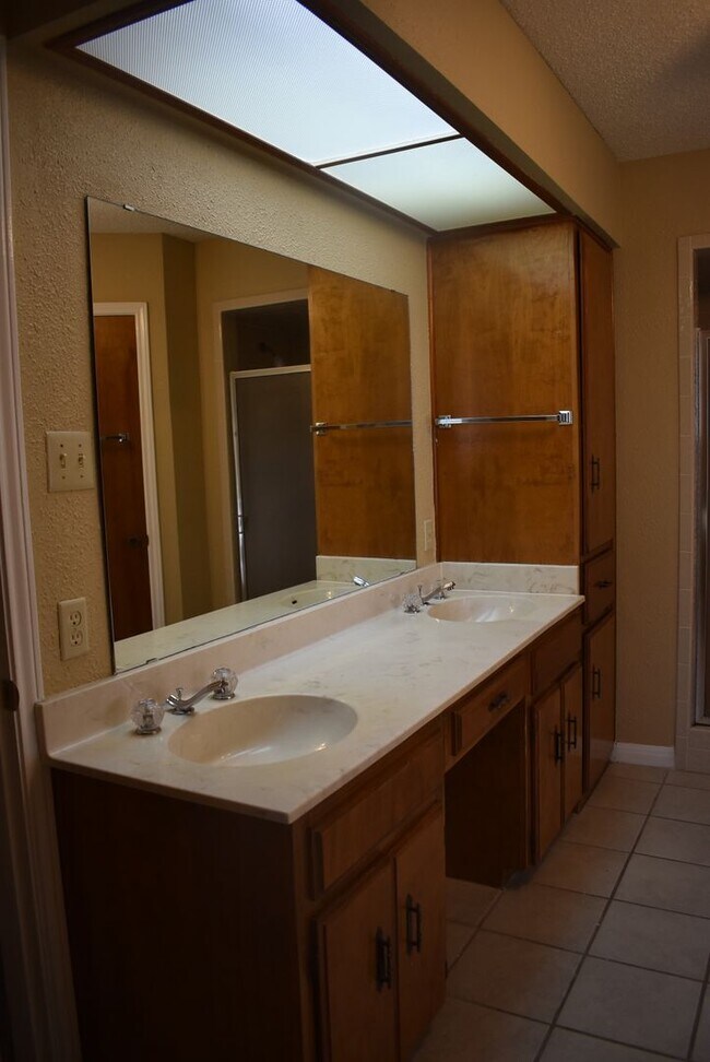 Building Photo - 3 Bedroom in Copperas Cove Established Neighborhood!