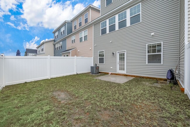 Building Photo - New Contruction Rental in the Reserve of G...