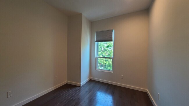 Building Photo - 143-171-171 Hyde Park Ave