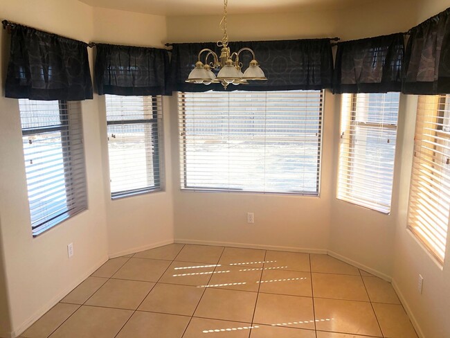 Building Photo - SPACIOUS 4 BED, 2 BATH HOME LOCATED NEAR B...