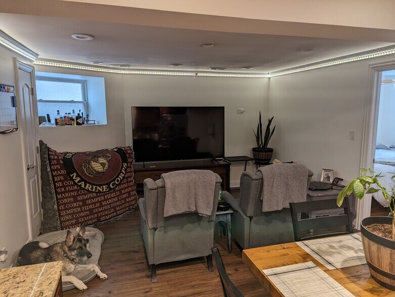 Building Photo - 3345 W Cullom Ave