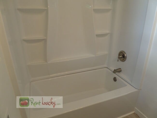 Building Photo - Super-Cute 2-Bedroom Home w/Attached Garag...