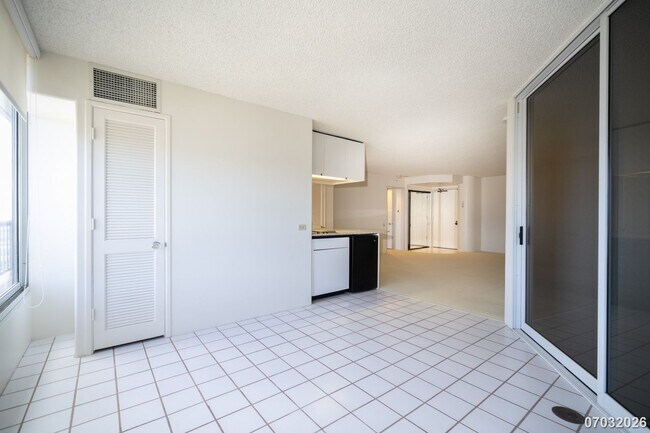 Building Photo - 2 bd, 2 ba Condo in Honoulu Park Place