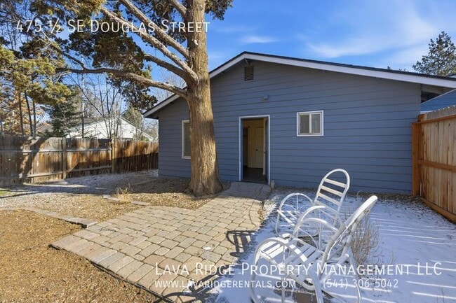 Building Photo - 475 SE Douglas St