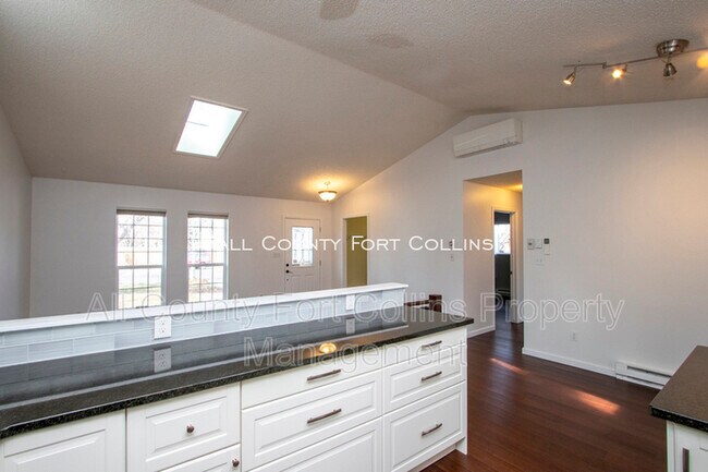 Building Photo - 2730 Hanover Dr