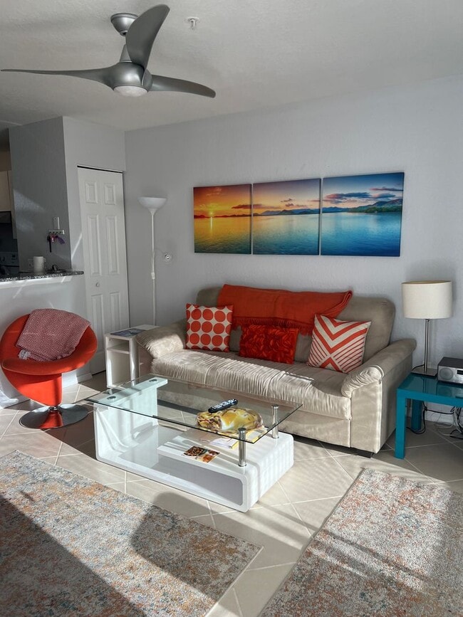Building Photo - Annual Turnkey Ground floor Furnished Condo in downtown Sarasota