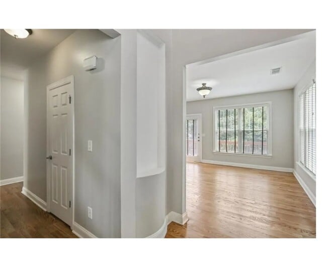 Building Photo - Charming 3BR Townhome in Atlanta