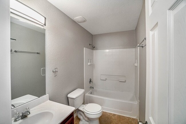 Building Photo - 4956 Thorn Hollow Dr