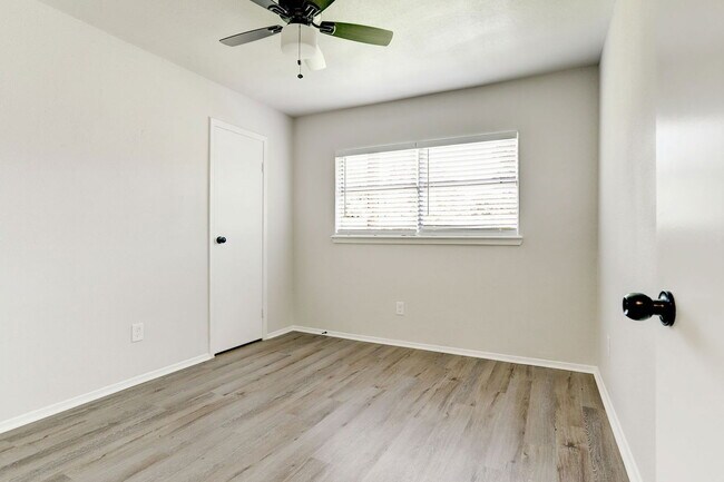 Building Photo - 5403 Diane Ct