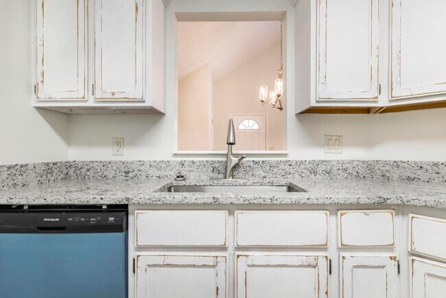 Building Photo - 103 Country Cove