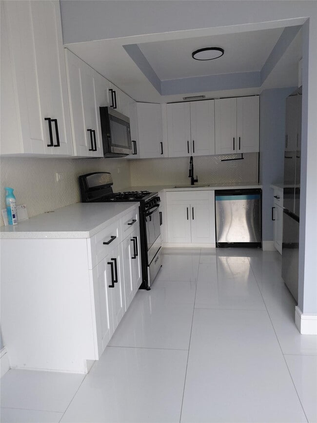 Building Photo - 8350 N Missionwood Cir