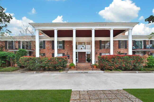 Building Photo - 2822 Briarhurst Dr