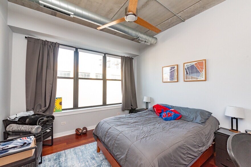 Building Photo - 3245 N Ashland Ave