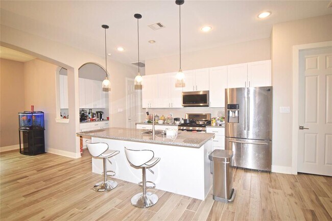 Building Photo - 2014 Briarstem Dr