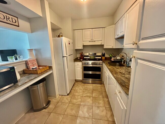 Building Photo - 92 Limewood Ave