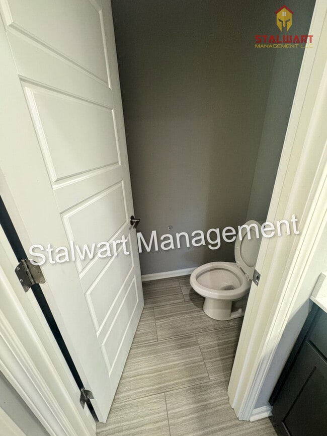 Building Photo - Maintenance free living in Blue Valley School district