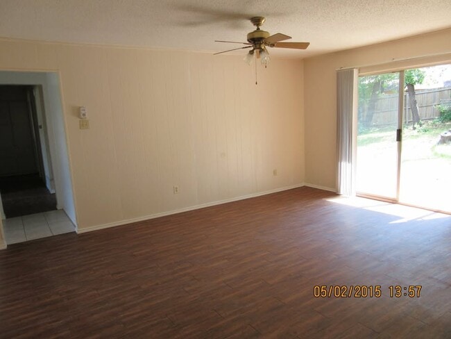Building Photo - 1604 White Oak Ct