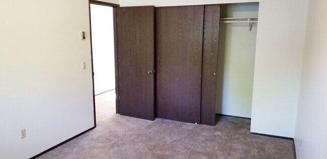 Building Photo - 757