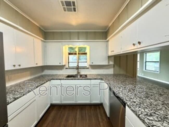 Building Photo - 5501 S Newport Ave