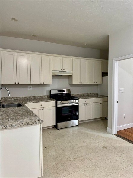 Building Photo - 225 Chestnut St