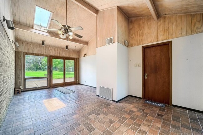 Building Photo - 801 Fm 971