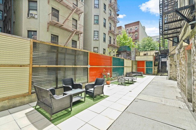 Building Photo - 305 W 150th St