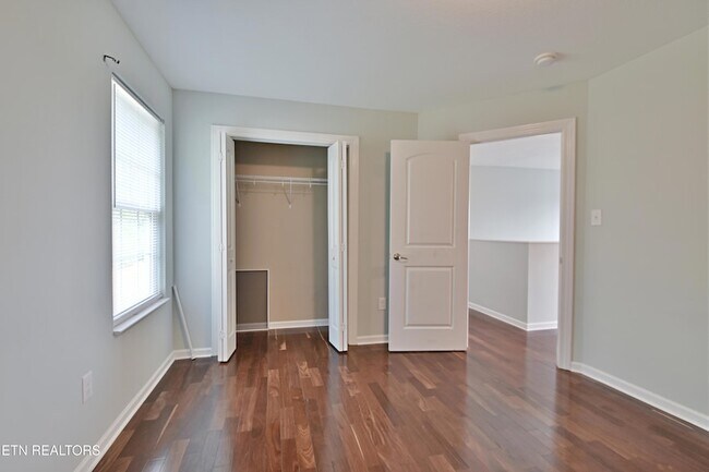Building Photo - 3032 Oakwood Hills Ln