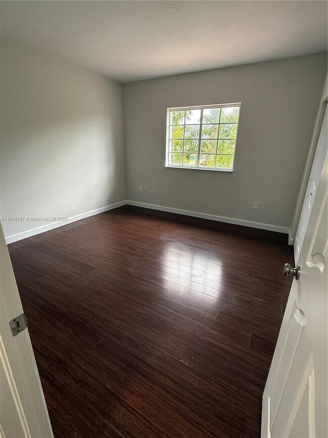 Building Photo - 4157 NE 14th St