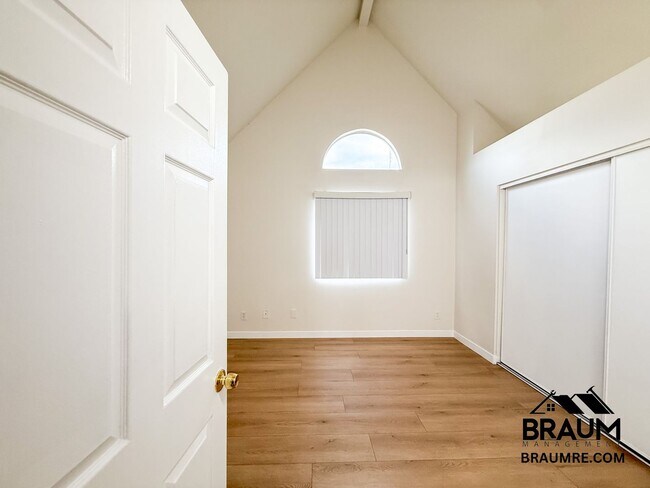 Building Photo - 14249 Friar St