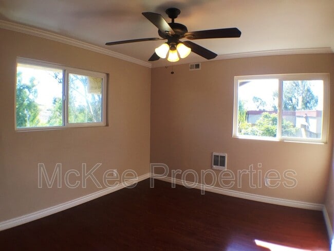 Building Photo - 1661 Bayview Heights Dr