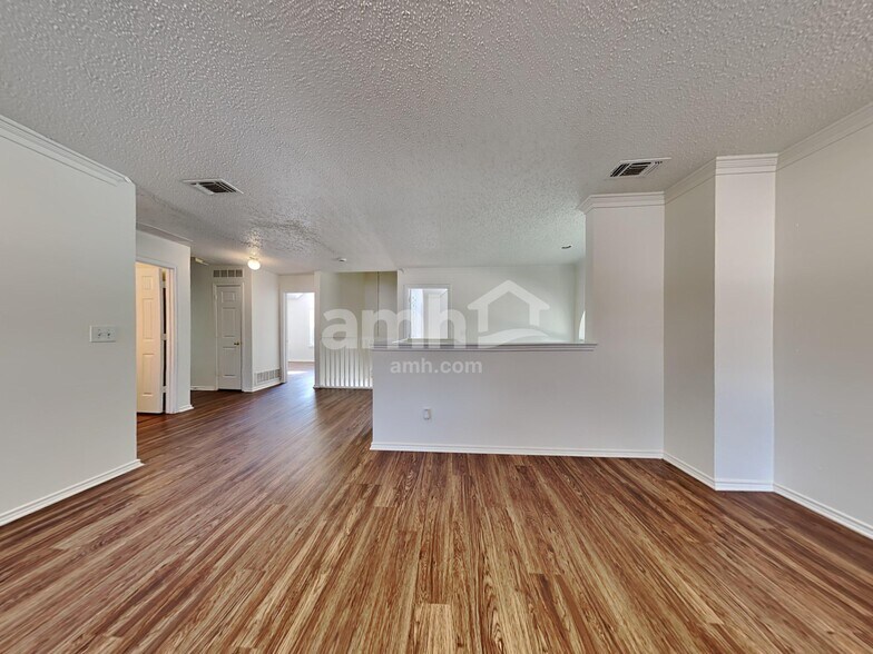 Building Photo - 601 Ridgemont Dr