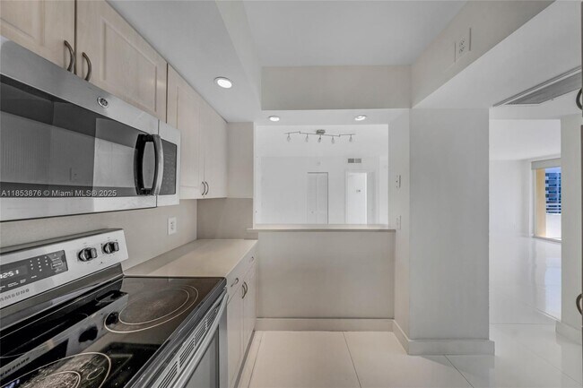 Building Photo - 5600 Collins Ave