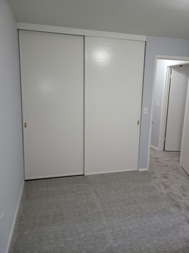 Building Photo - 2 Bed 1.5 Bath Condo Downtown Bellevue